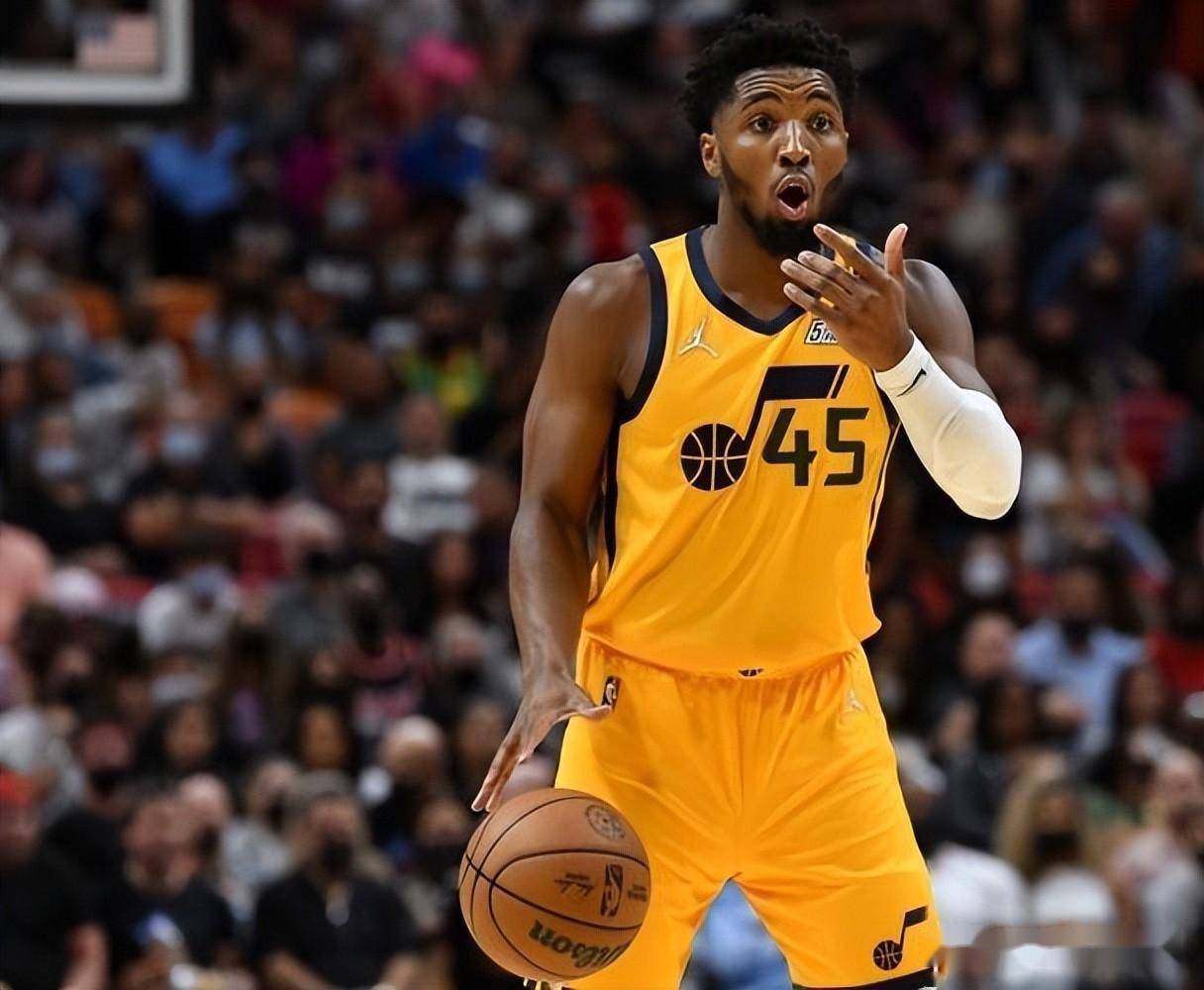 下载-包含魔术力克湖人，萨姆·米切尔完成帽子戏法的词条