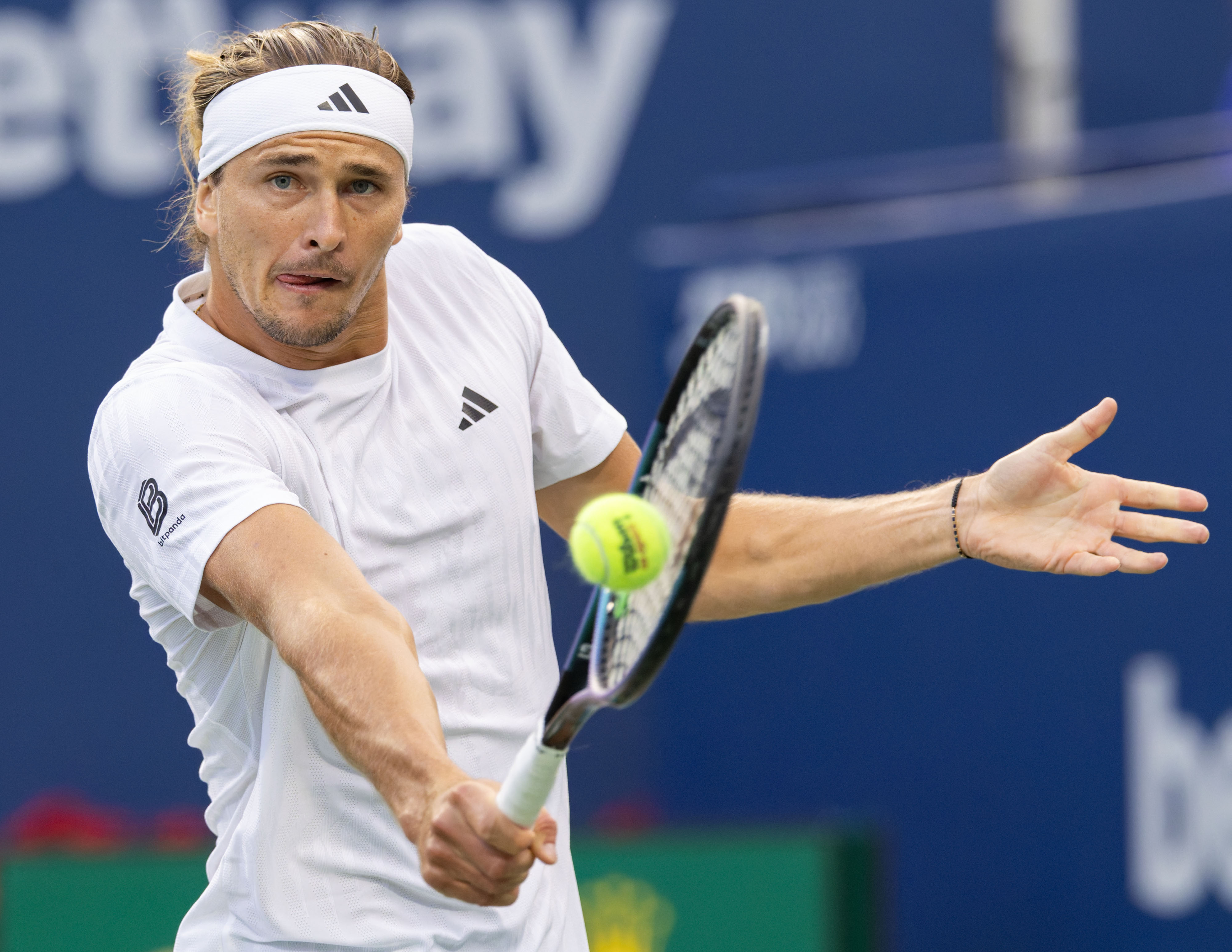 关于美国网球队轻取世界网球队，兹维列夫绝境逆转的信息